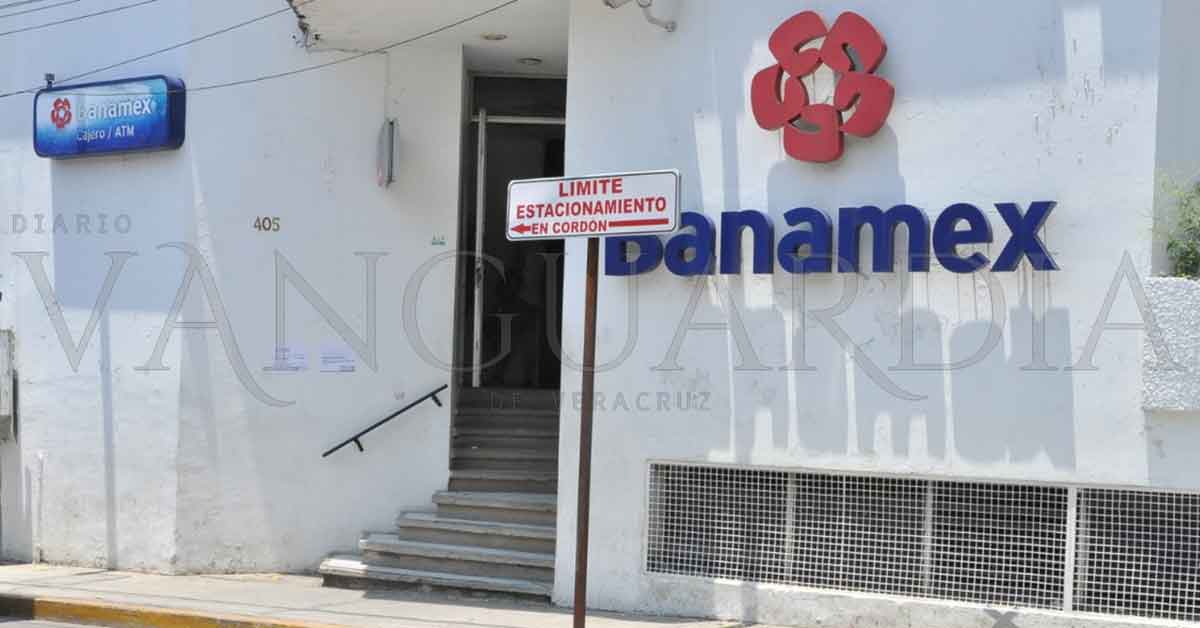 Banco reduce días de atención a cuentahabientes en Tlapacoyan