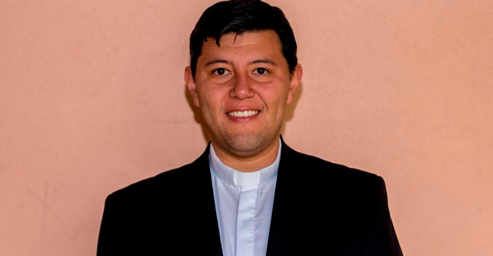 En catedral velan los restos del sacerdote Francisco Díaz