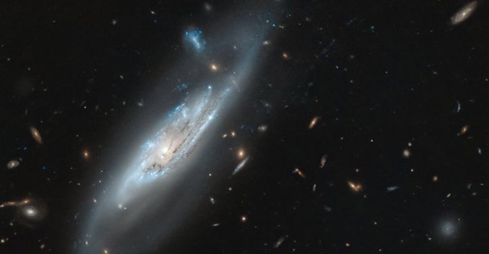 Telescopio Hubble revela galaxia fantasmal